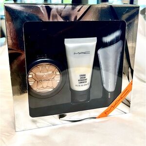 New In Box! Mac Cosmetics Shiny Pretty Things Glow Getter Set - Whisper of Guilt
